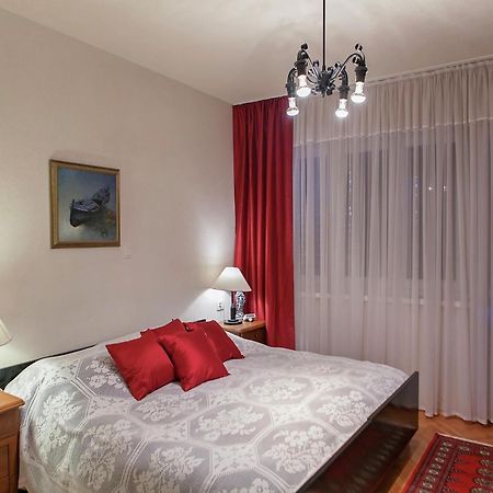 Cozy Apartment With A Balcony And A Sea View Brela Bagian luar foto